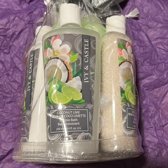 Ivy & Castle 8 Piece Bath Collection (New with Tags) - Picture 3 of 7